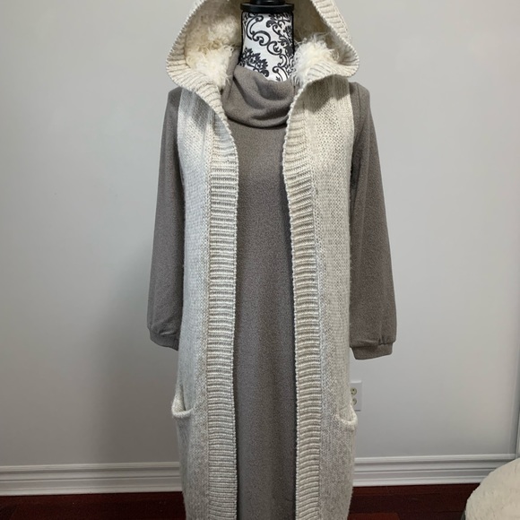 Gap sleeveless sweater with hoodie - Picture 2 of 5